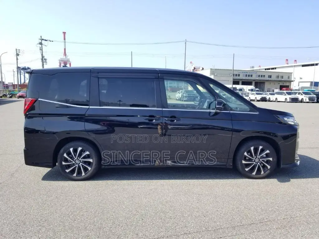 Toyota Noah 2022 Black