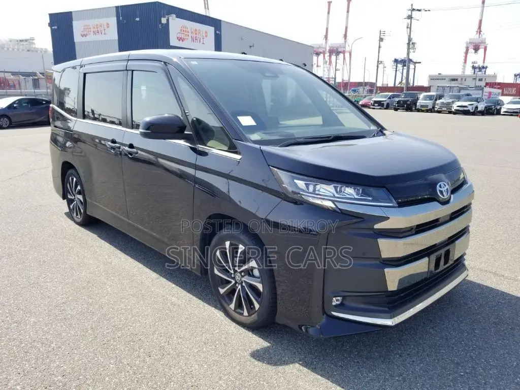 Toyota Noah 2022 Black
