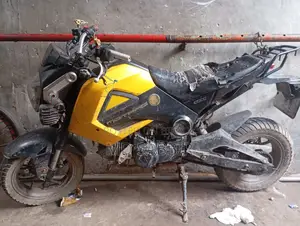মোটরসাইকেল ২০১৮ হলুদ