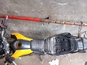 মোটরসাইকেল ২০১৮ হলুদ