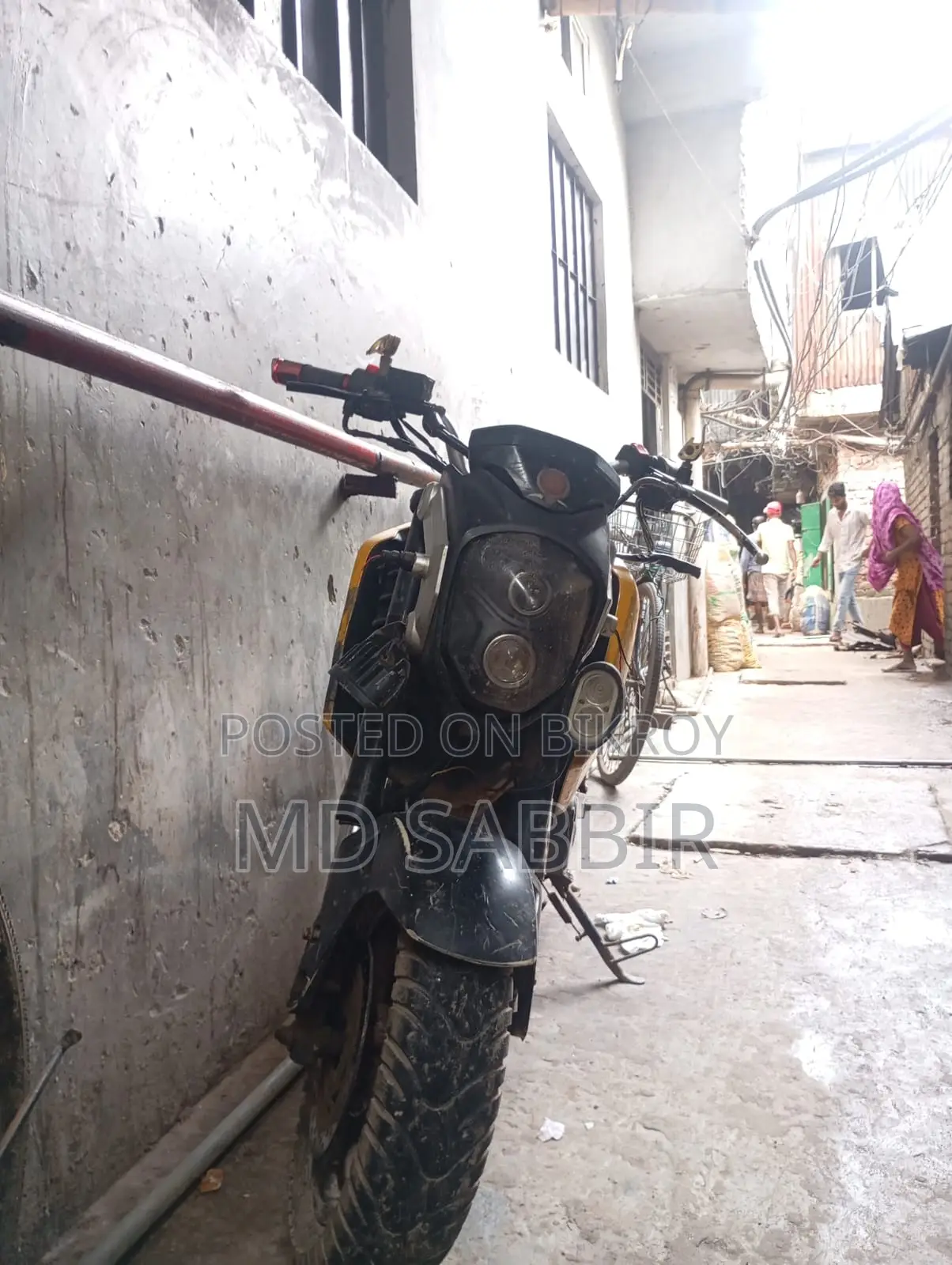 মোটরসাইকেল ২০১৮ হলুদ