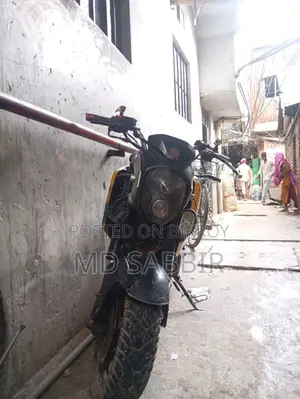 মোটরসাইকেল ২০১৮ হলুদ