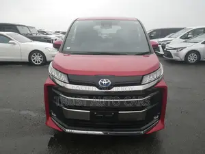 টয়োটা নোয়াহ ২০২২ লাল