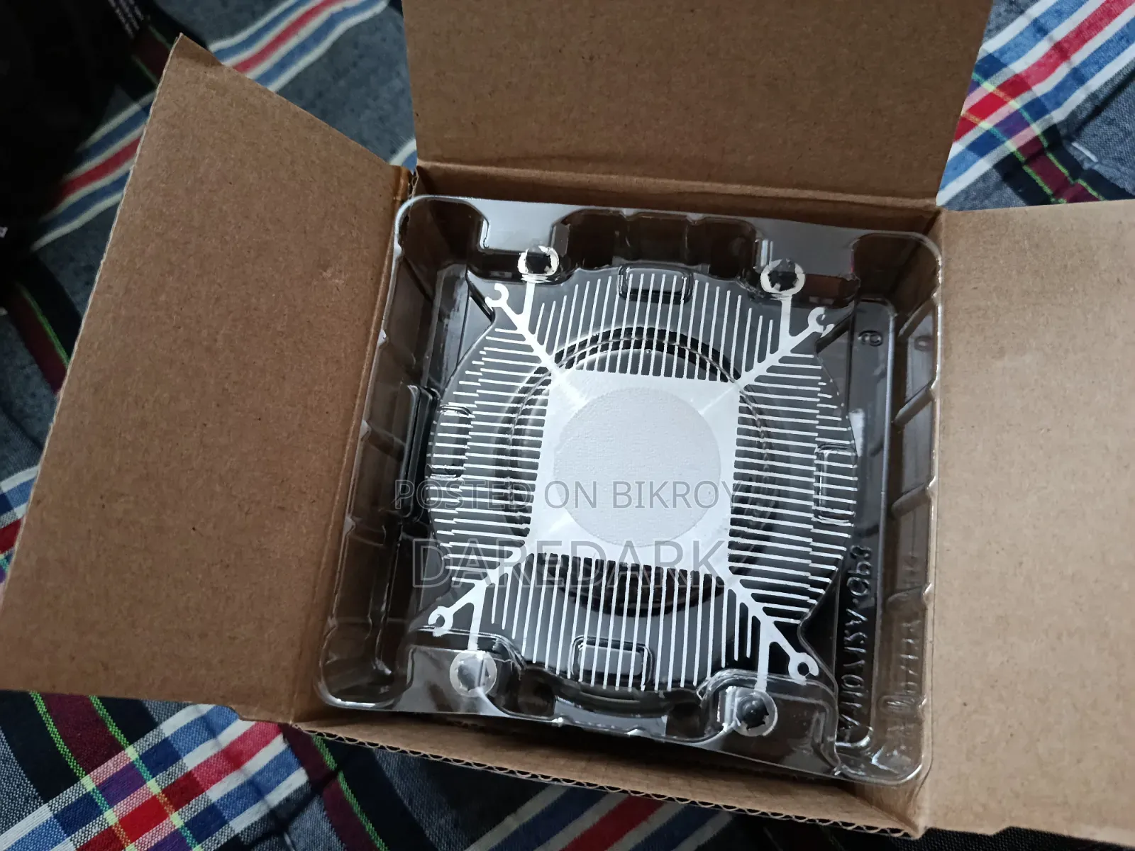 Amd Ryzen 5 5600 প্রসেসর সাথে ইনট্যাক্ট কুলিং ফ্যান।