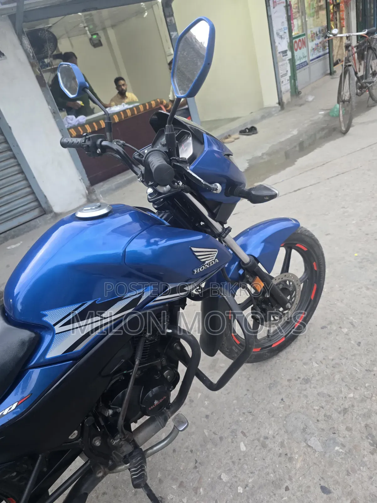 হোন্ডা ২০১৮ নীল