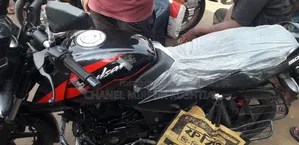 নতুন বাজাজ পালসার ১৫০ ২০২২ কালো