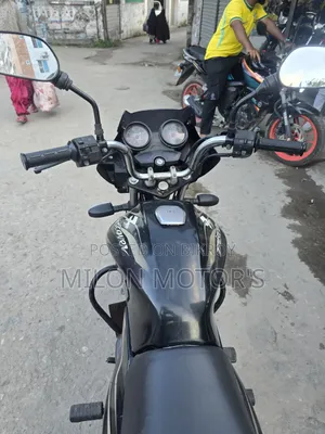 বাজাজ ডিসকভার ১০০ ২০১৮ নীল