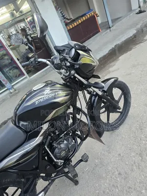 বাজাজ ডিসকভার ১০০ ২০১৮ নীল
