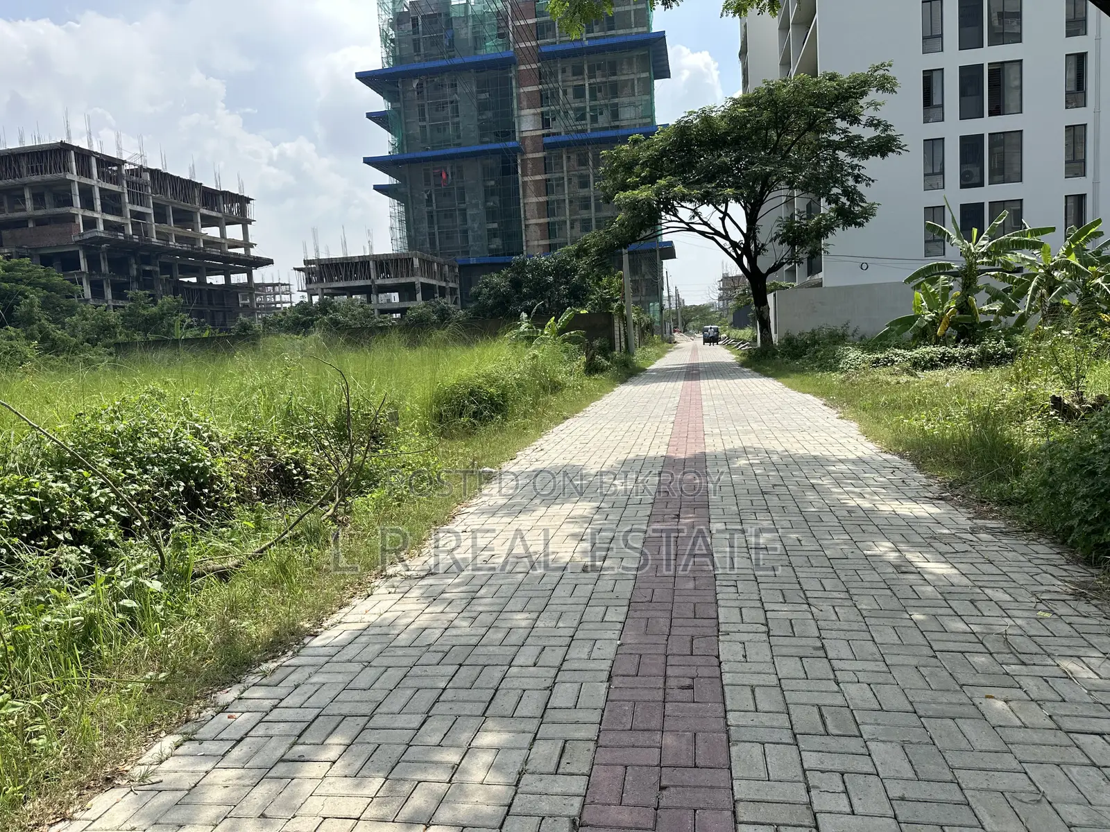 Block-M, 7.5 Katha, South-facing Plot for Sale, Bashundhara R/A
