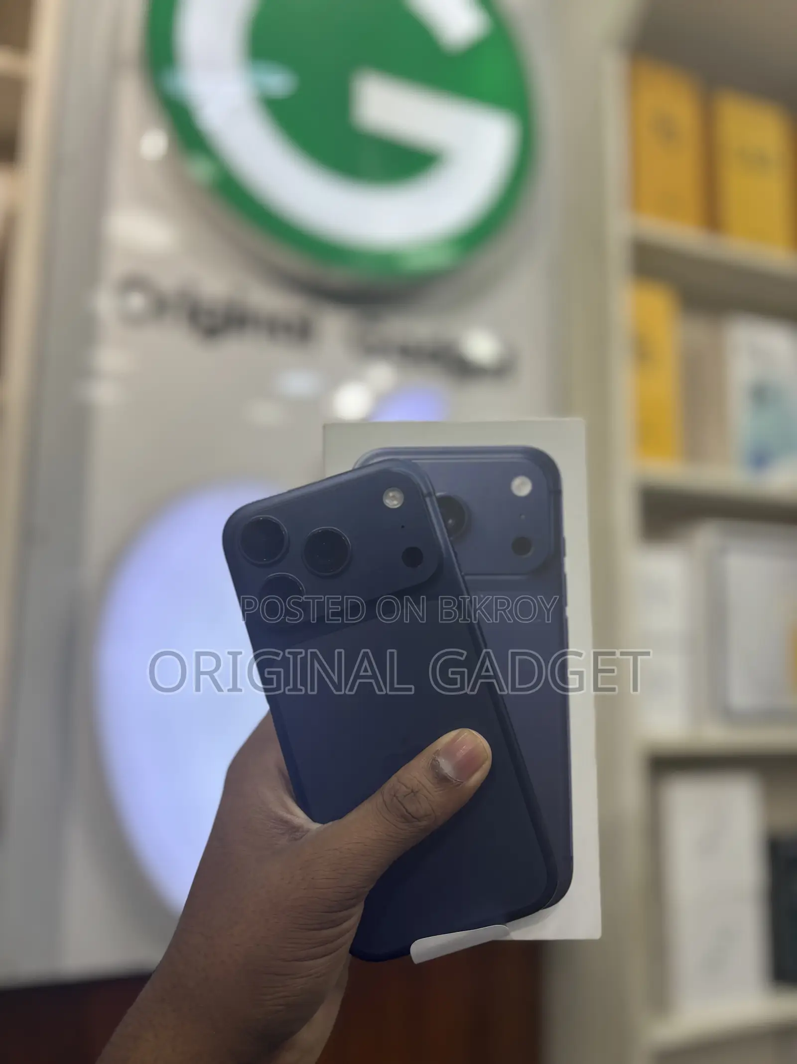 অ্যাপল আইফোন ১৭ প্রো ২৫৬ জিবি ব্লু