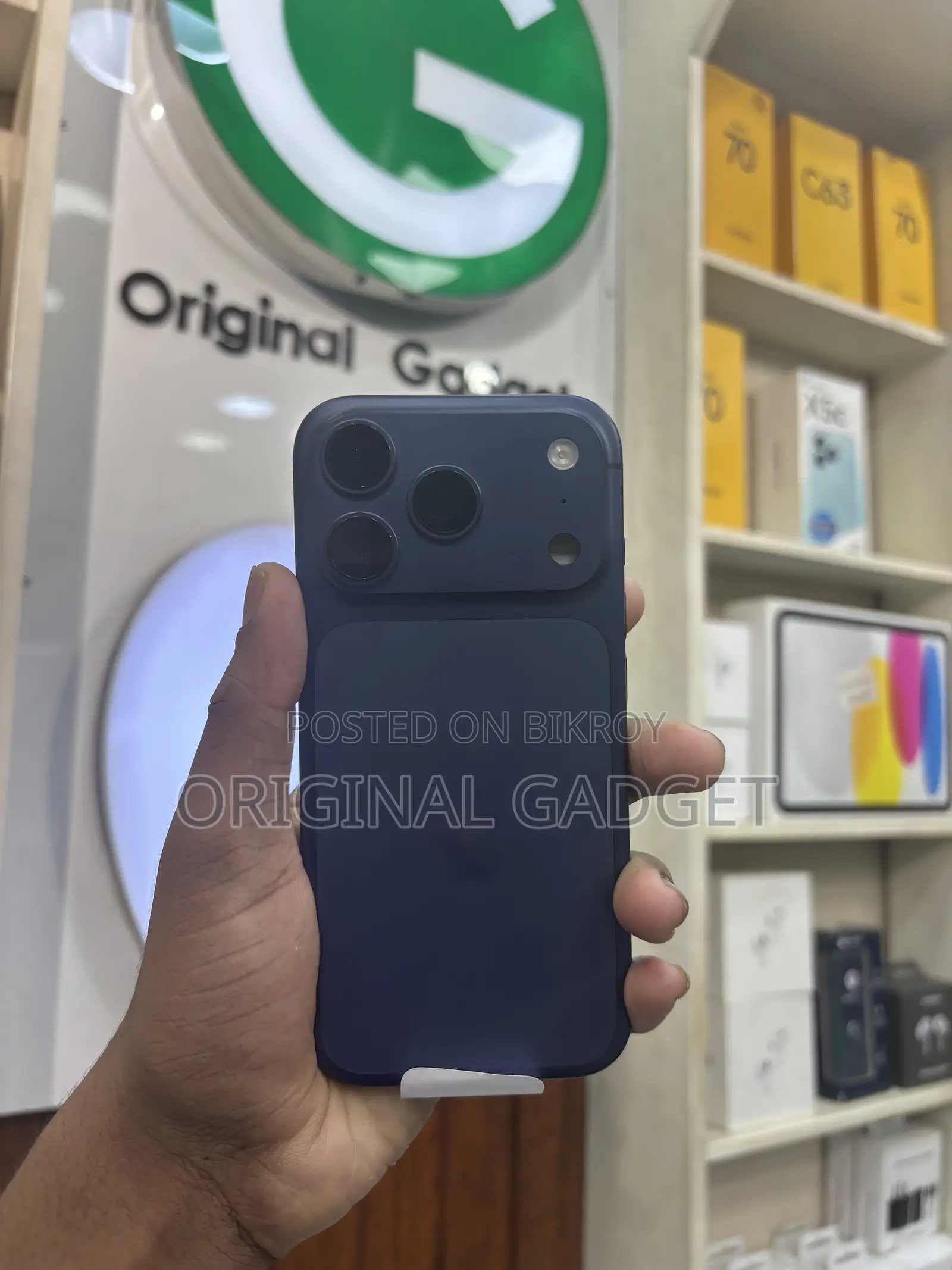 অ্যাপল আইফোন ১৭ প্রো ২৫৬ জিবি ব্লু
