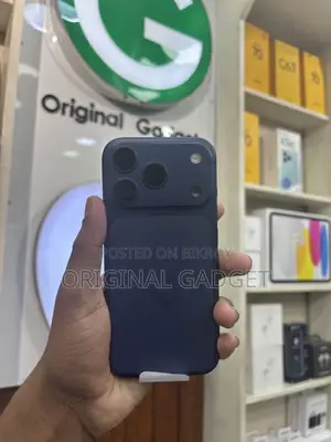 অ্যাপল আইফোন ১৭ প্রো ২৫৬ জিবি ব্লু