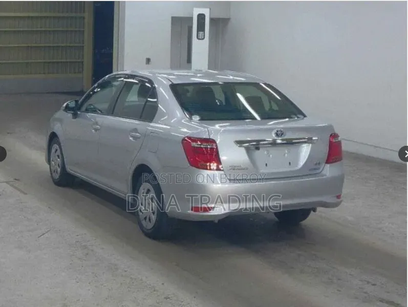 টয়োটা এক্সিও ২০২১ সিলভার
