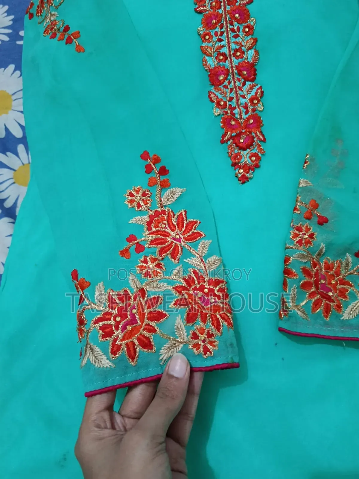 মেয়েদের পোশাক