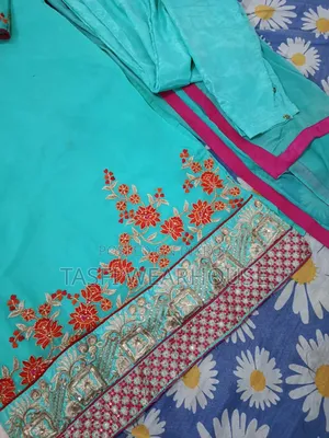 মেয়েদের পোশাক