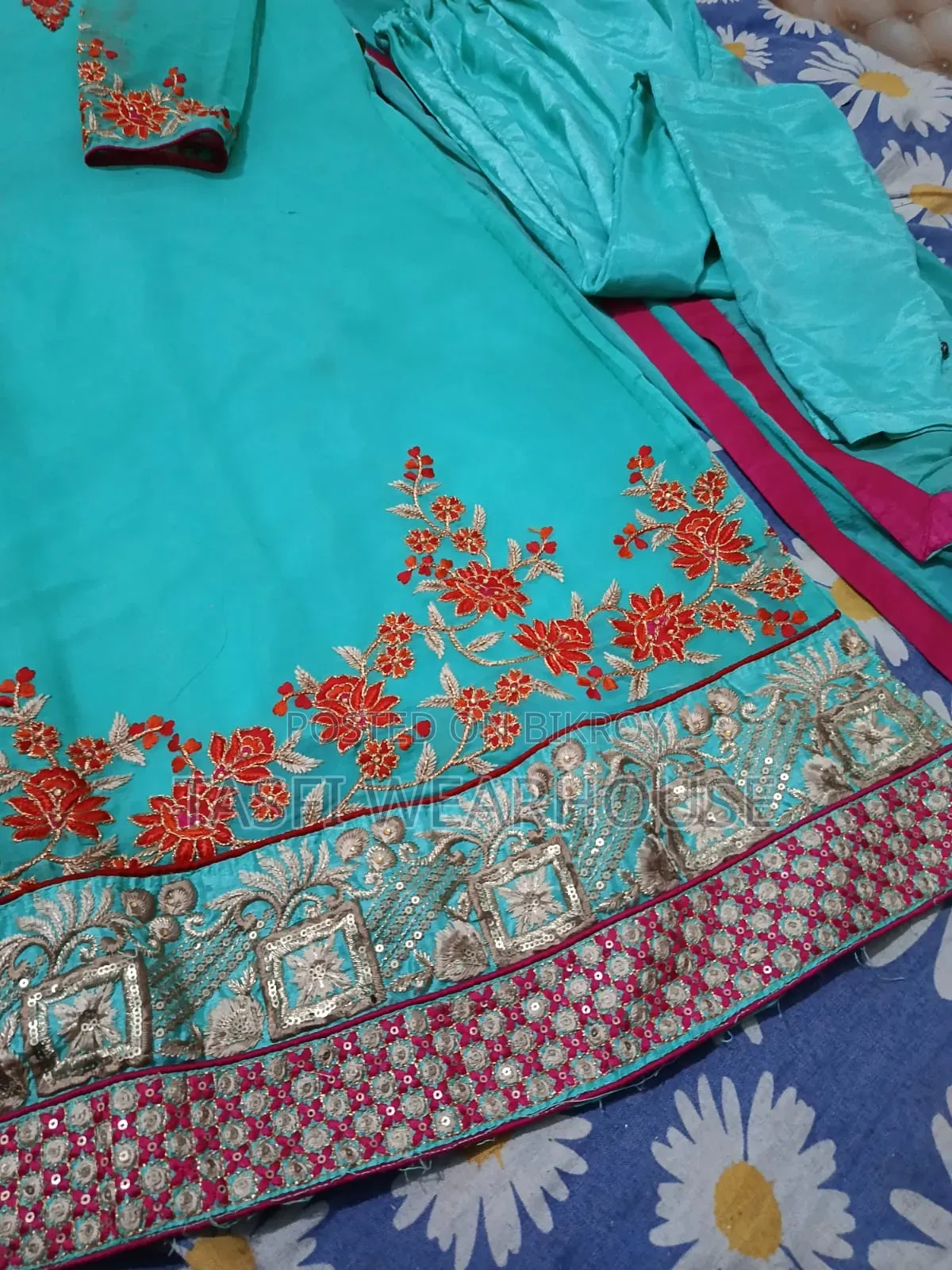 মেয়েদের পোশাক