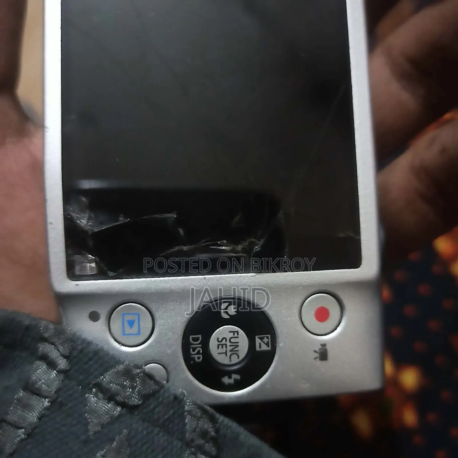 এটা চলে না বাট দেখতে সুনদর নিলে নিতে পারো