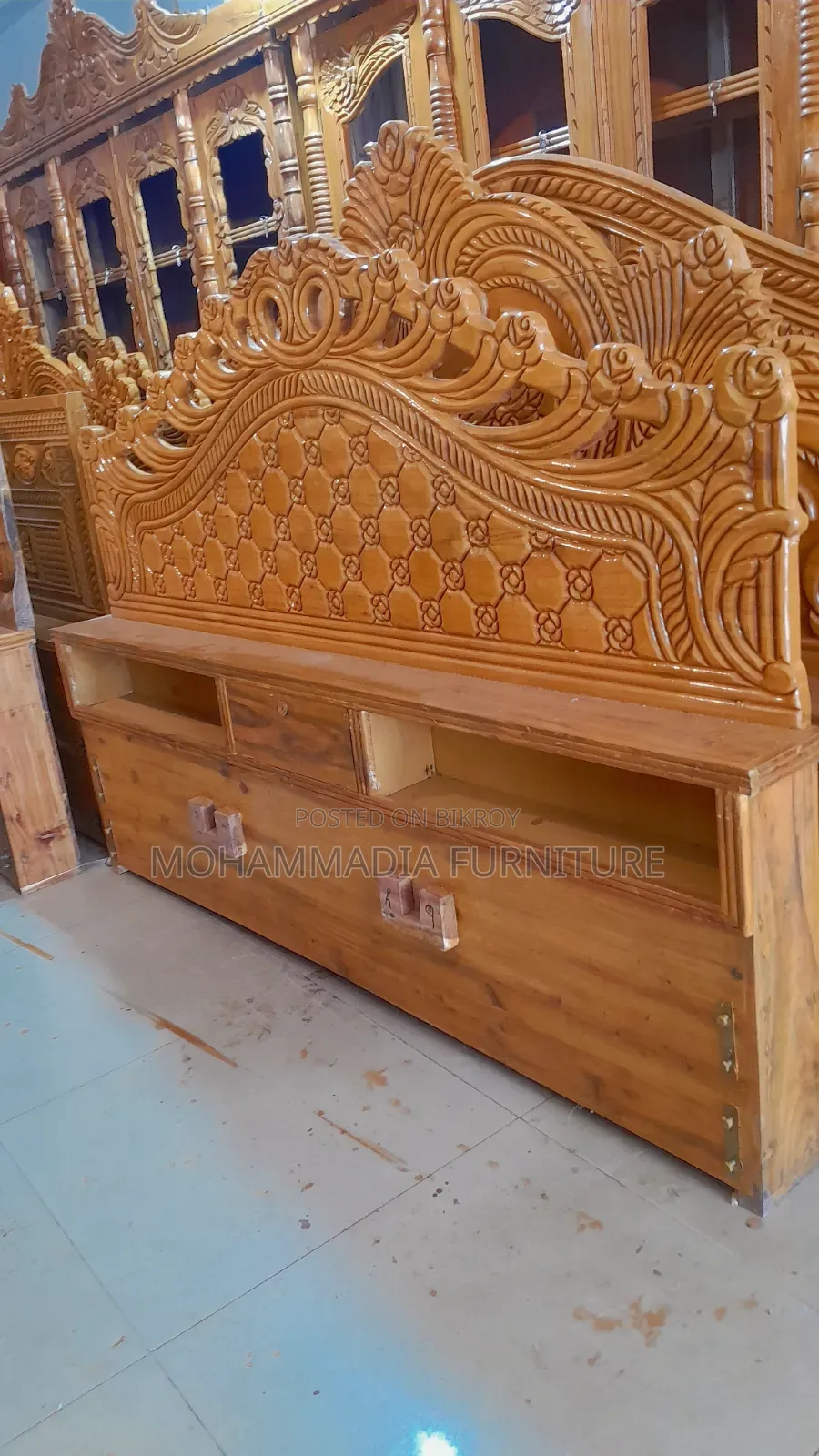 Akashi wood full box bed