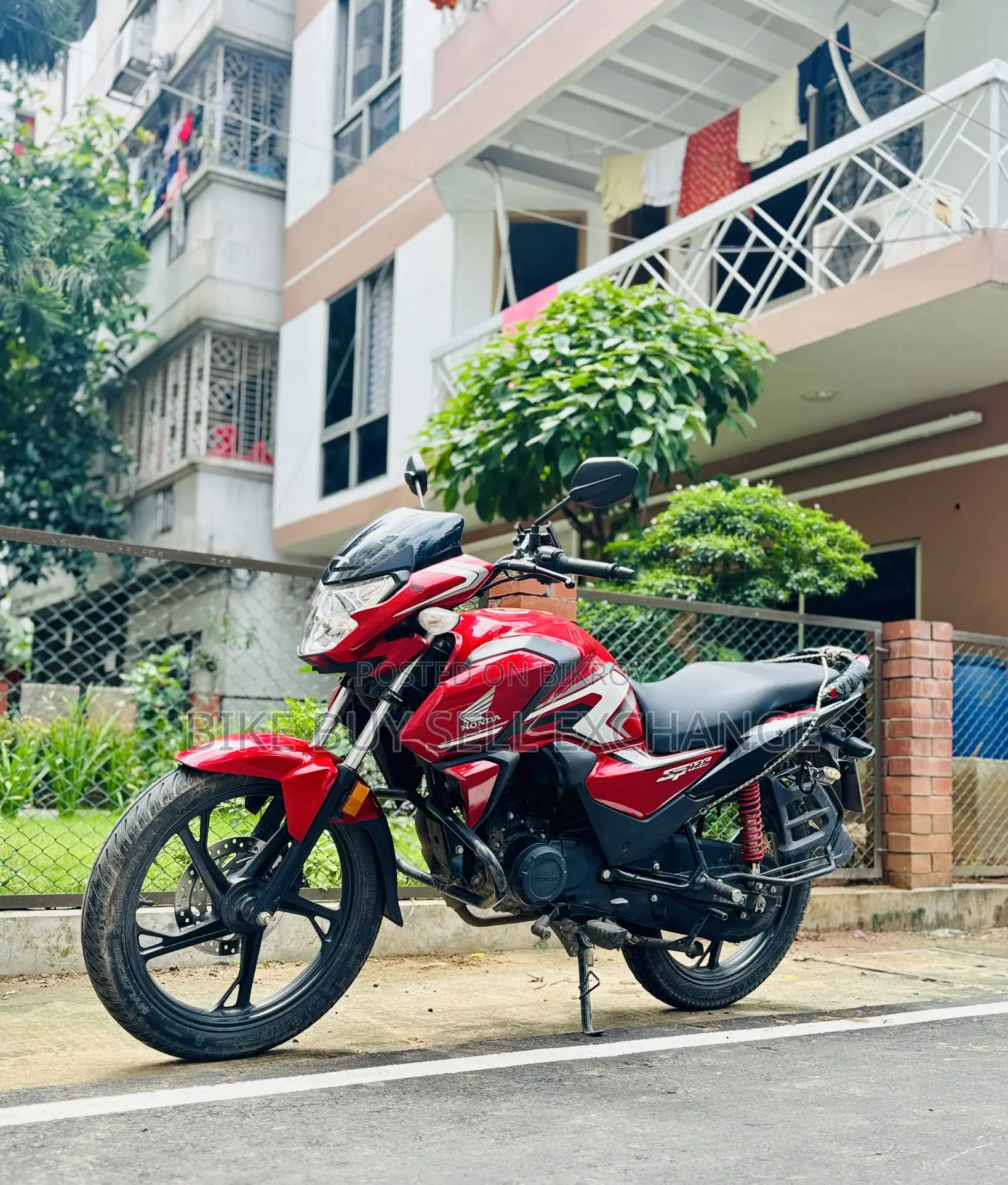 হোন্ডা ২০২৪ লাল