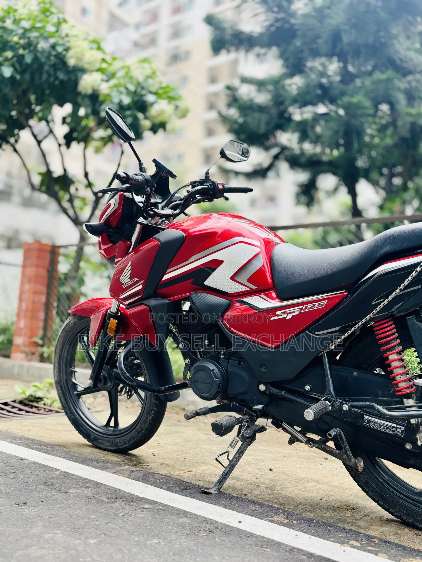 হোন্ডা ২০২৪ লাল