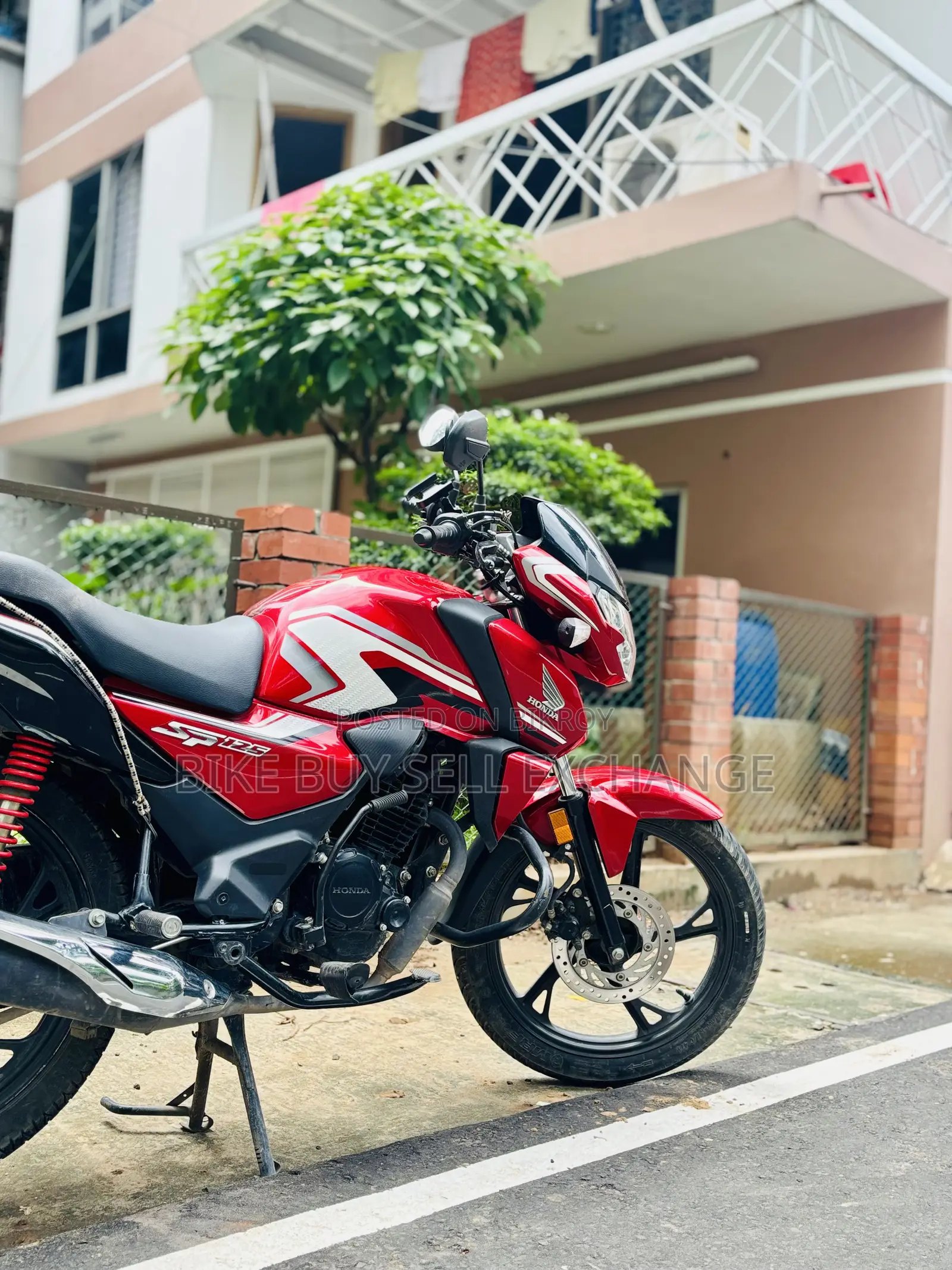 হোন্ডা ২০২৪ লাল