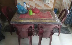 ডাইনিং টেবিল এবং চেয়ার