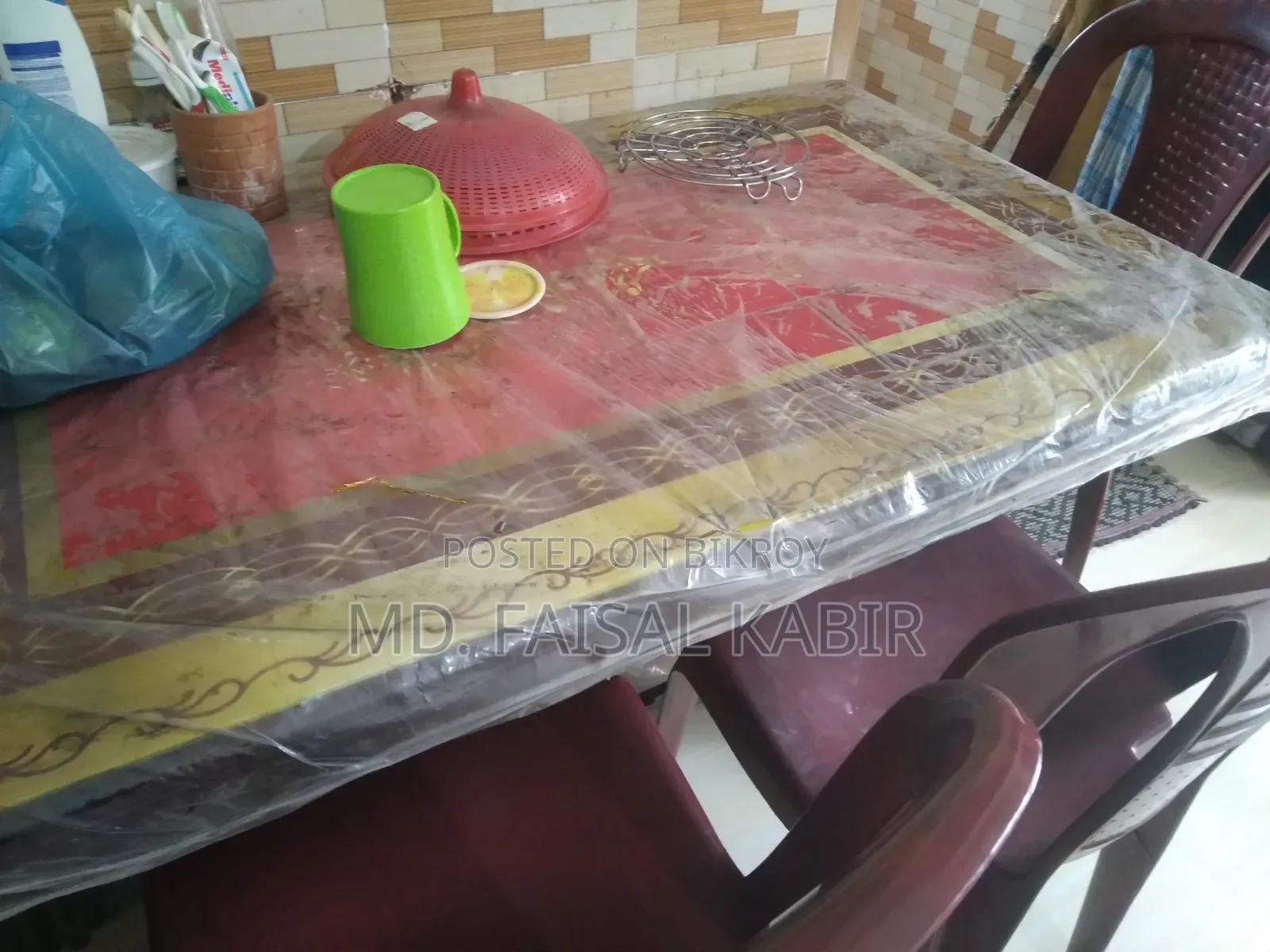 ডাইনিং টেবিল এবং চেয়ার