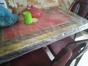 ডাইনিং টেবিল এবং চেয়ার