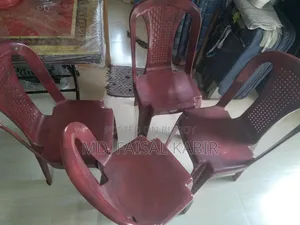 ডাইনিং টেবিল এবং চেয়ার