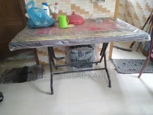 ডাইনিং টেবিল এবং চেয়ার