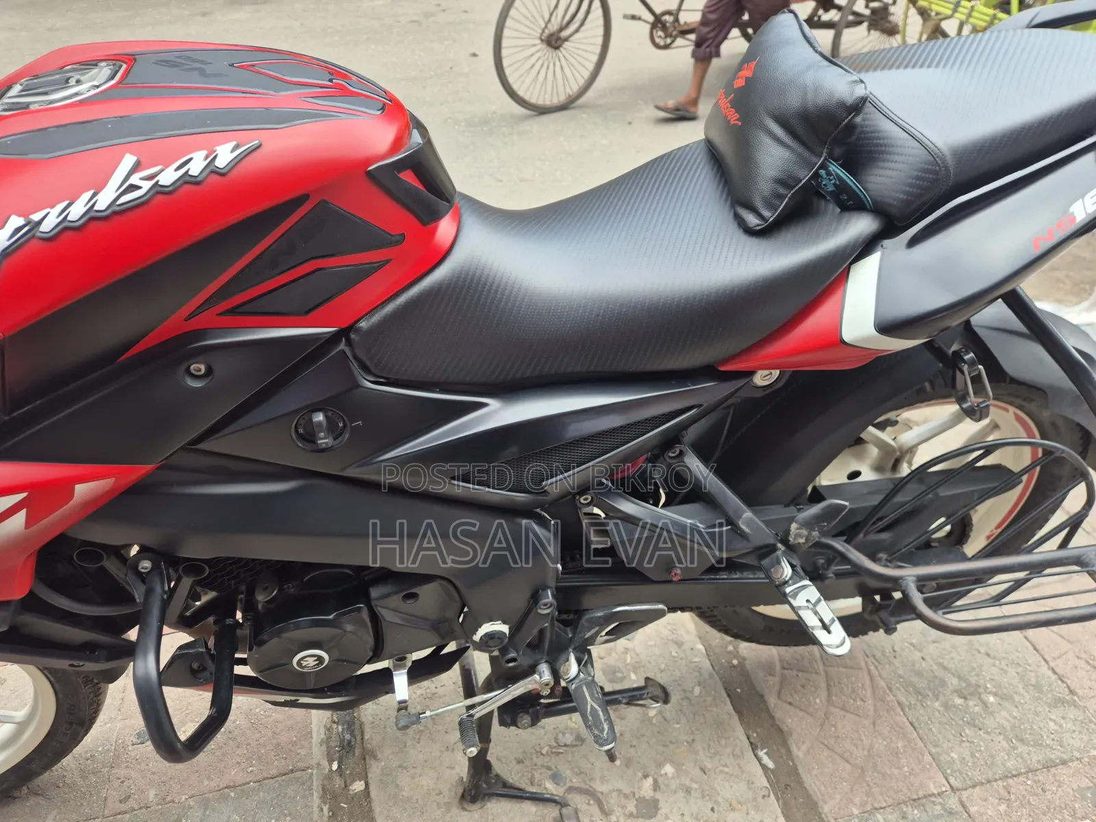 Bajaj Pulsar NS 160 2021 Red