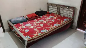 স্টেইনলেস স্টিল ডাবল খাট (৬×৫ ফুট) মজবুত ও ভালো কন্ডিশন