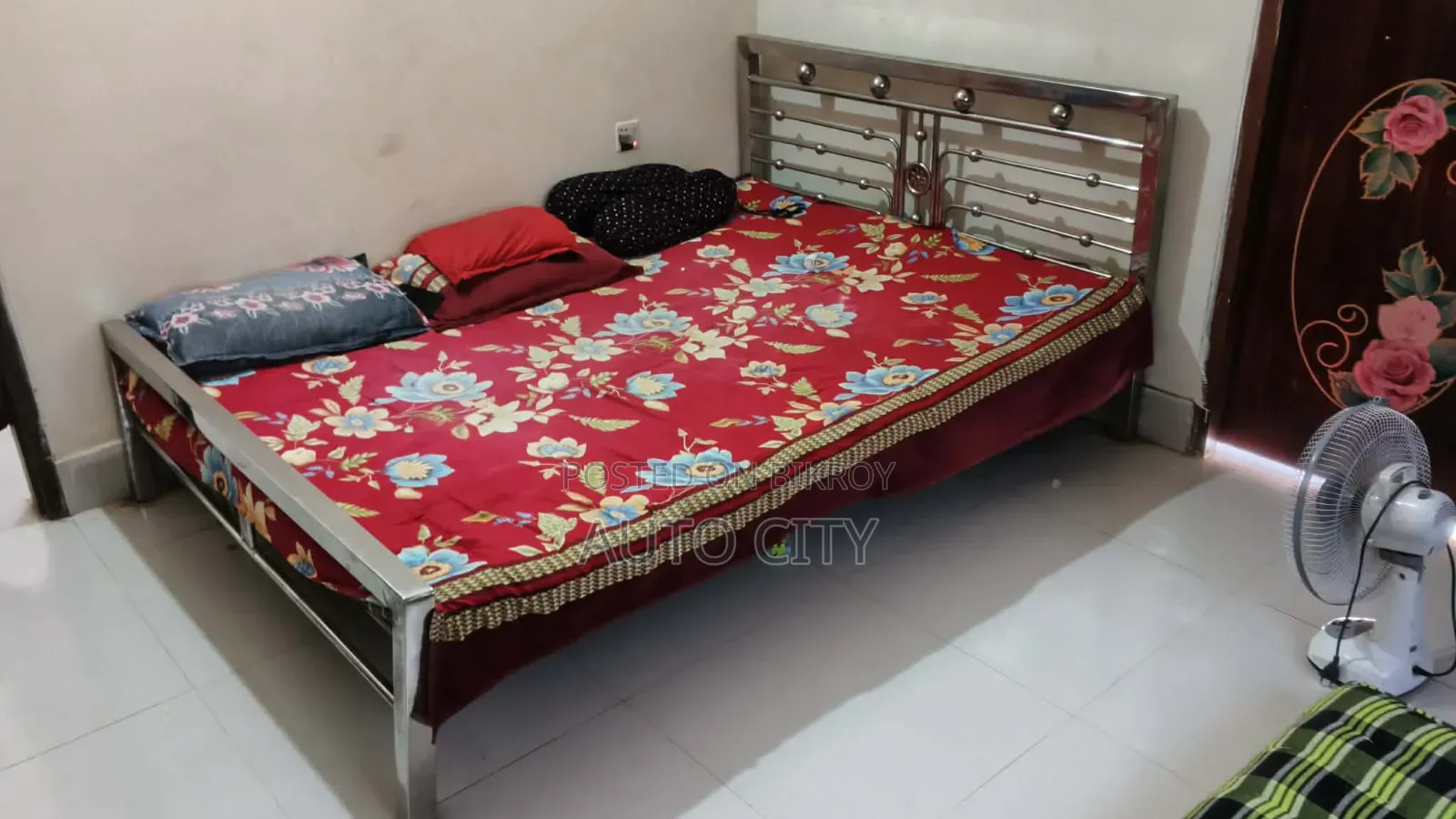 Stainless Steel Double Bed (6x5 feet) Strong and in good condition