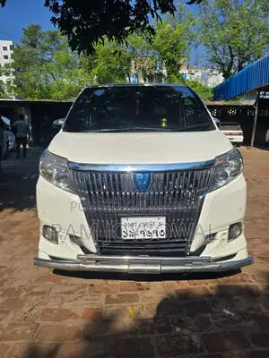 Toyota Esquire 1.8 FWD Hybrid (7 Seater) 2014 White