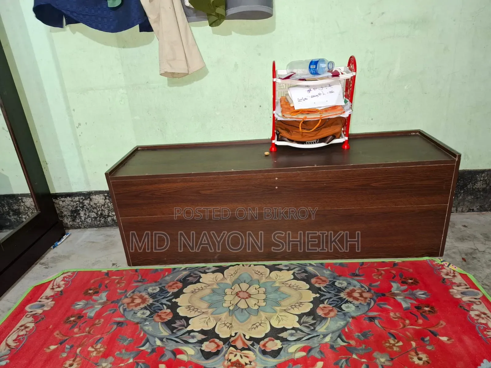 This is a sturdy tool box / seating bench