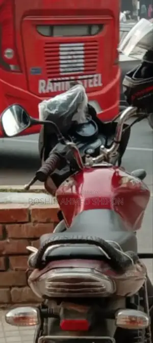 মোটরসাইকেল ২০১১ লাল