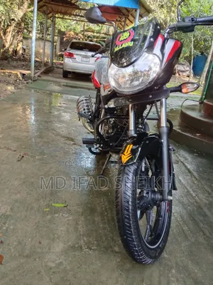 নতুন বাজাজ ডিসকভার ১২৫ ২০২৬ কালো