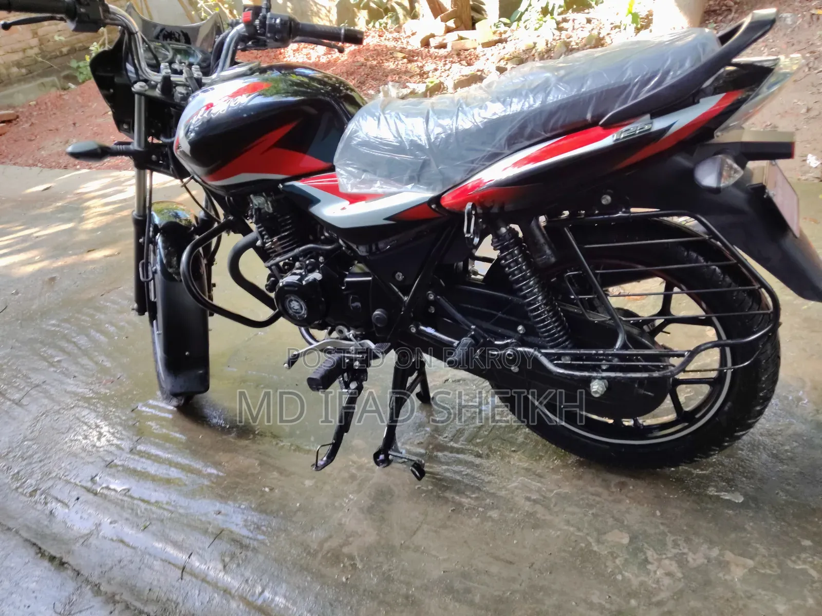 নতুন বাজাজ ডিসকভার ১২৫ ২০২৬ কালো