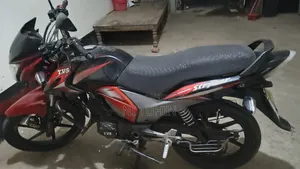 টিভিএস স্ট্রাইকার ১২৫ ২০১৮ লাল