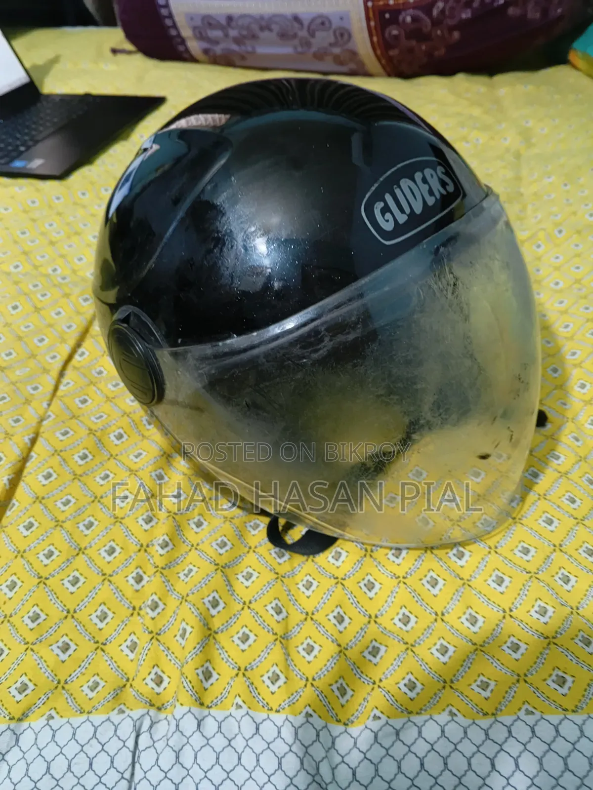ব্যবহৃত মোটরসাইকেল হেলমেট বিক্রয়ের জন্য