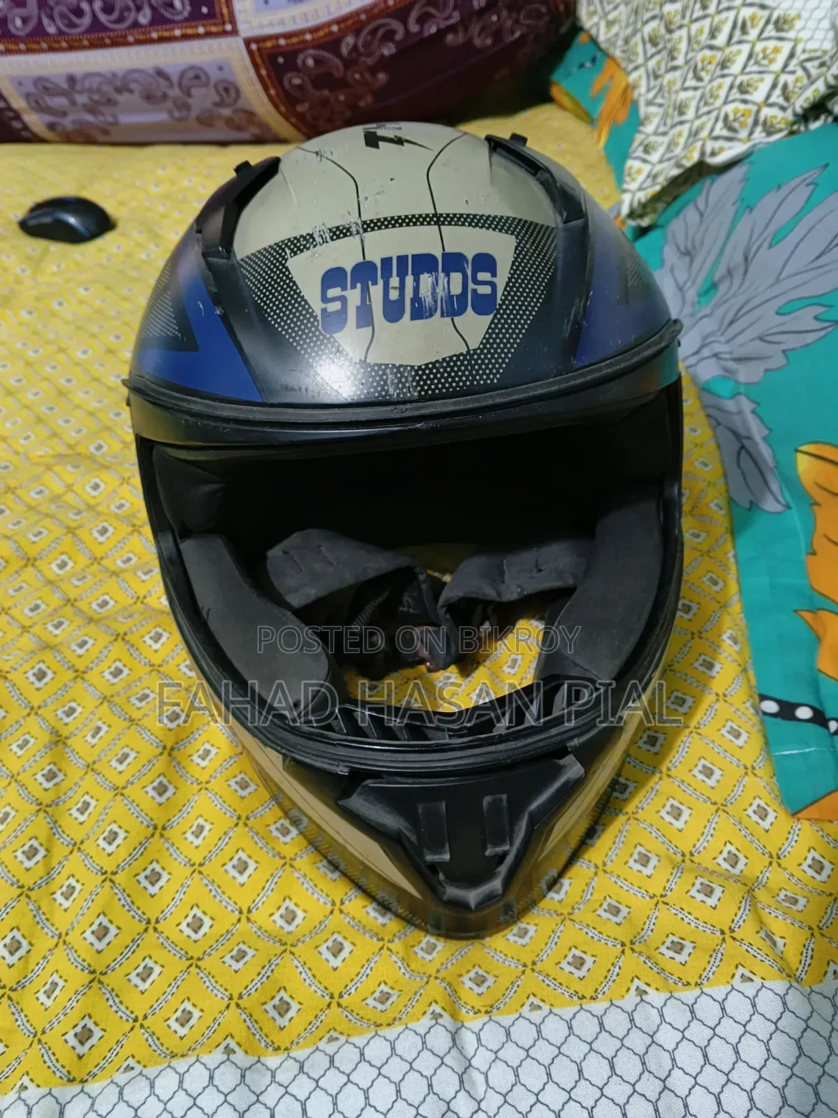 ব্যবহৃত মোটরসাইকেল হেলমেট বিক্রয়ের জন্য