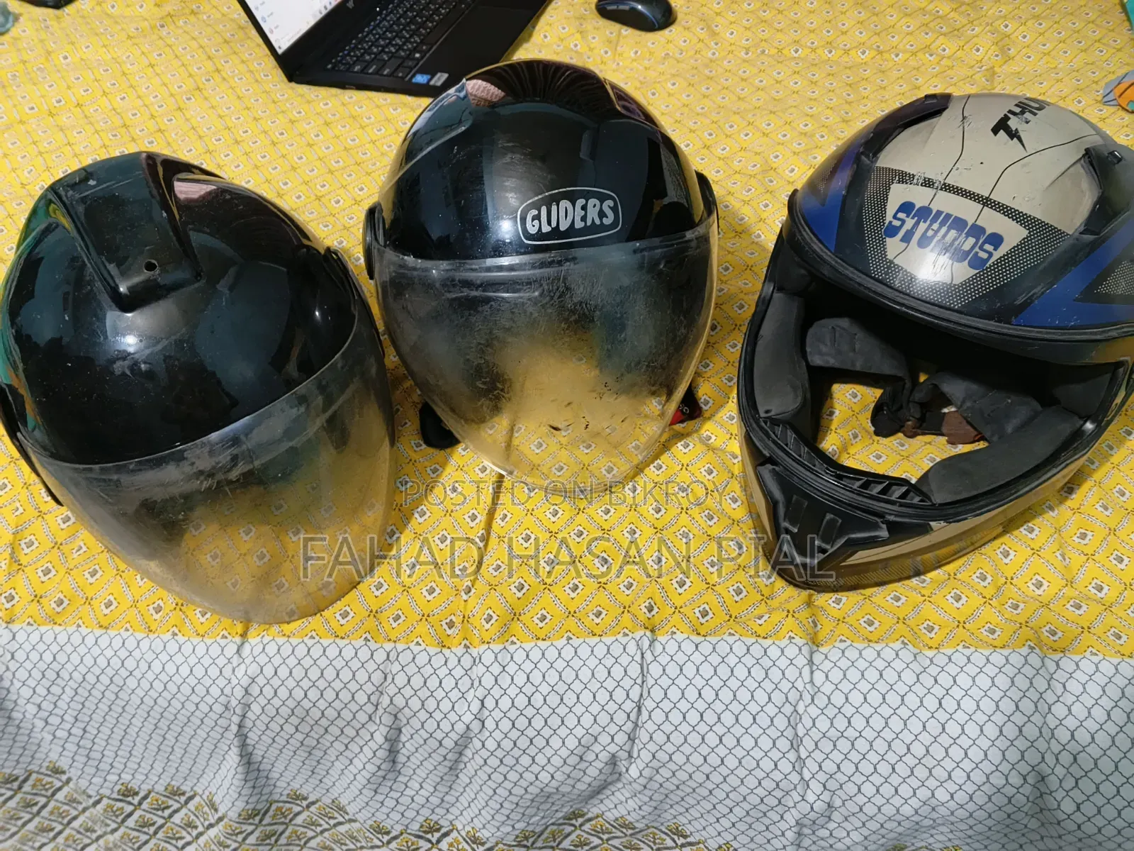 ব্যবহৃত মোটরসাইকেল হেলমেট বিক্রয়ের জন্য