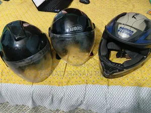 ব্যবহৃত মোটরসাইকেল হেলমেট বিক্রয়ের জন্য