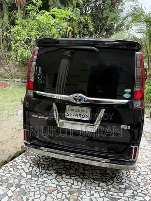 Toyota Noah 1.8 Front Wheel Drive Hybrid (7 seater) 2015