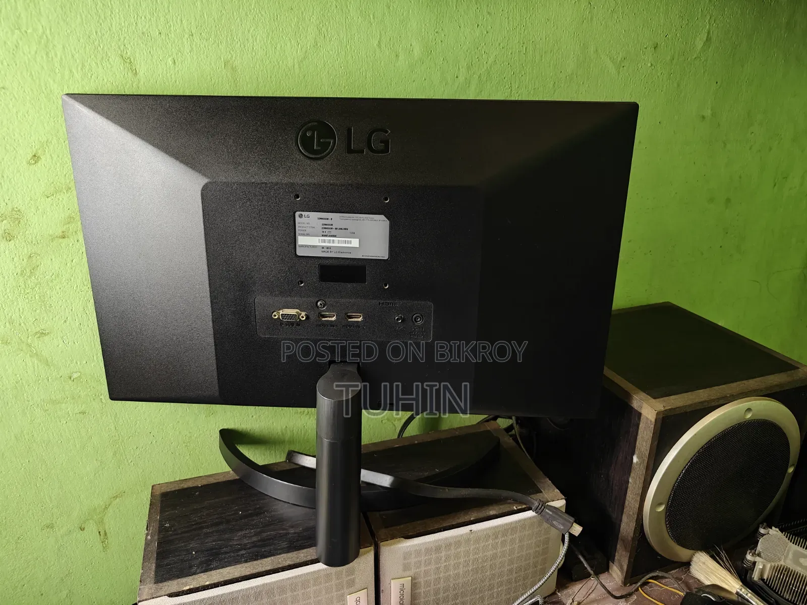 LG 22 Inch Monitor With Line