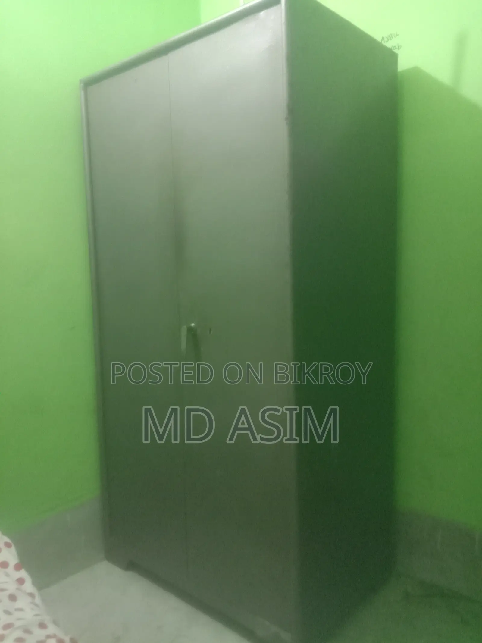 Old Steel Almirah (Two doors, with heavy locker) in good condition | 120kg