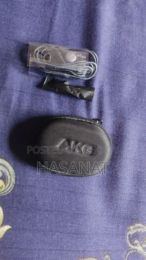 ⛔This new earphone is for sale.