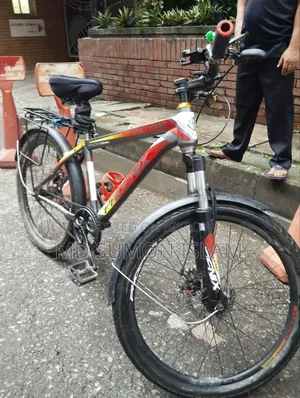 Selling the bicycle, the bicycle is like brand new