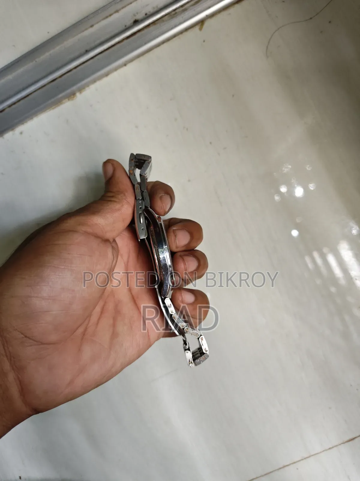 টাইটান ঘড়ি বিক্রির জন্য