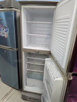 Walton 229 LTR Frost Fridge Sell.